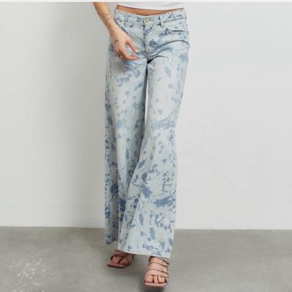 BDG low and wide jean - floral print in light blue size 26 NEW - Picture 3 of 7